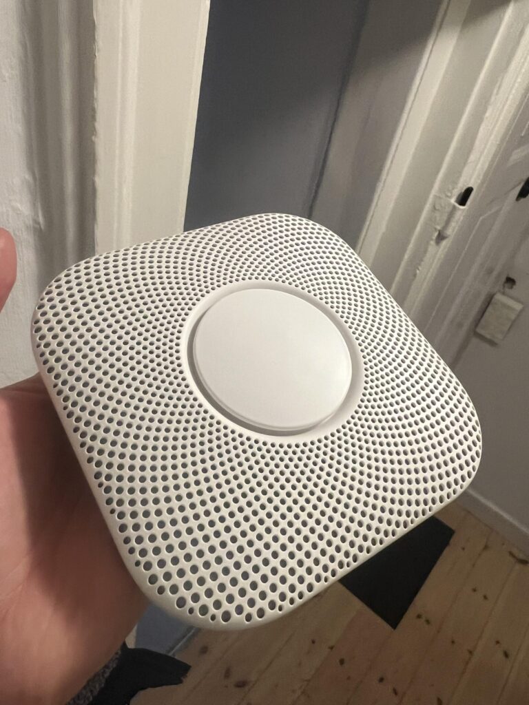 Google Nest Protect 2. Generation Rauch- und Kohlenmonoxidmelder mit Batterie