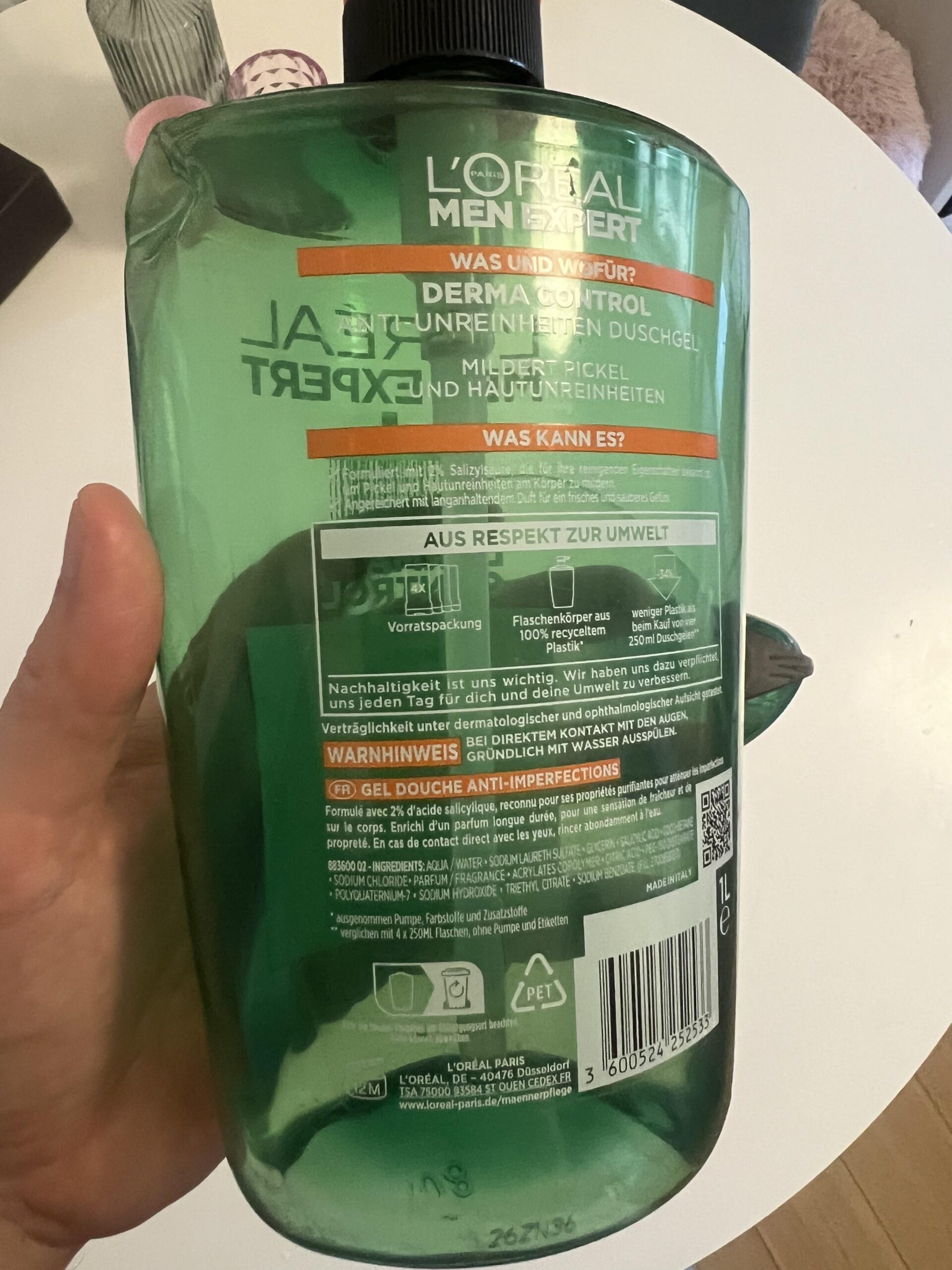 Rückseitenetikett und Inhaltsstoffliste des L'Oréal Men Expert Derma Control 1L Duschgels