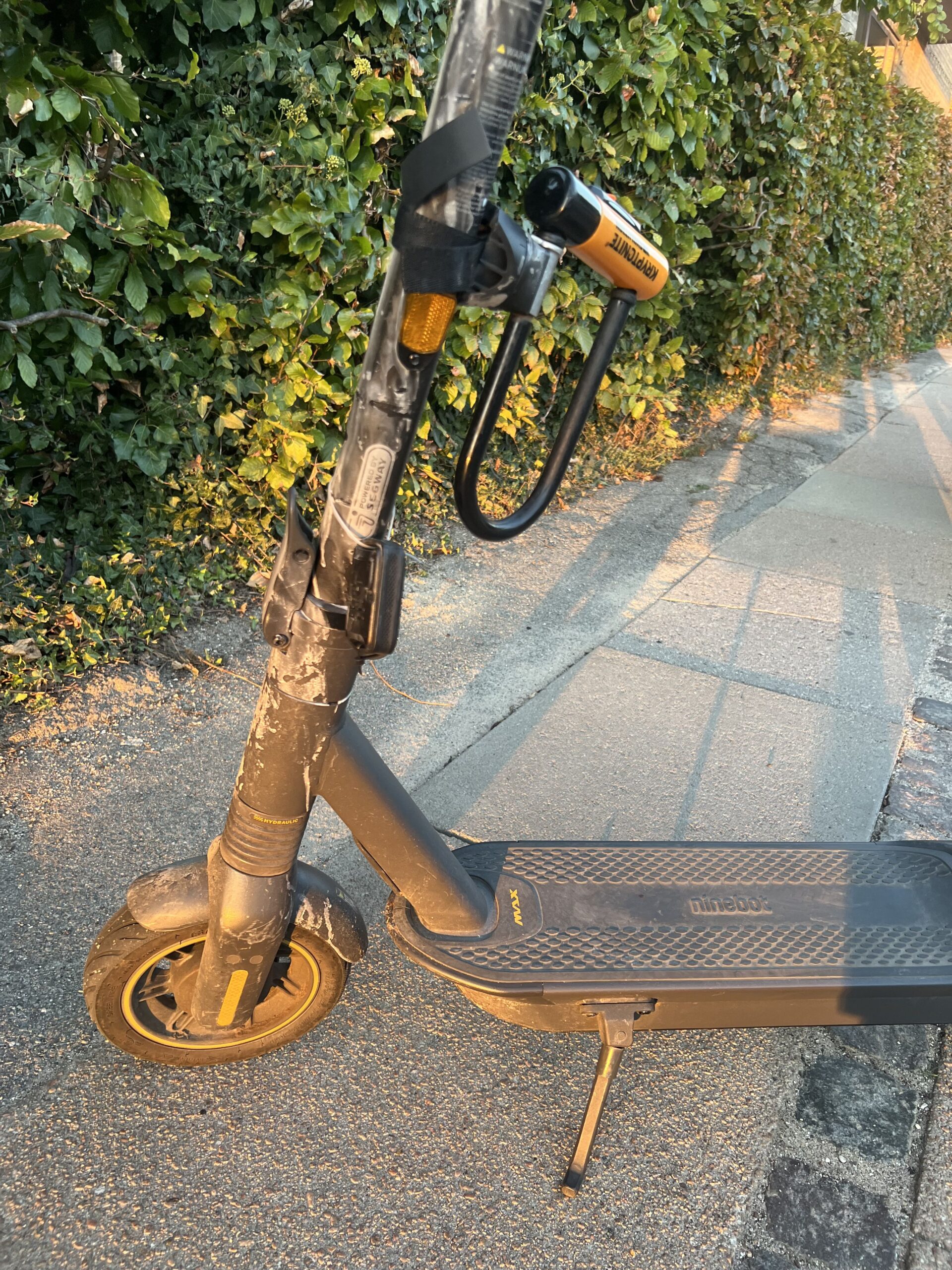 Partie avant du Segway Ninebot MAX G2 E montrant suspension et cadre