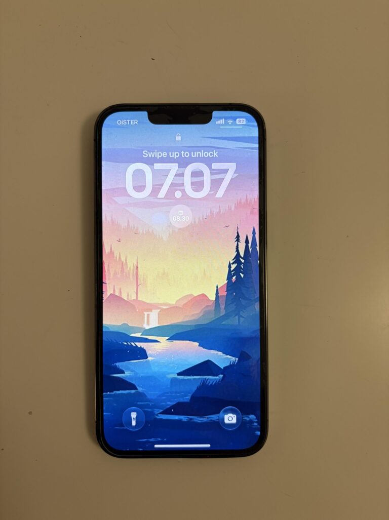 Apple iPhone 13 Pro 256 GB Graphit von vorn und oben nach mehr als vier Jahren Nutzung