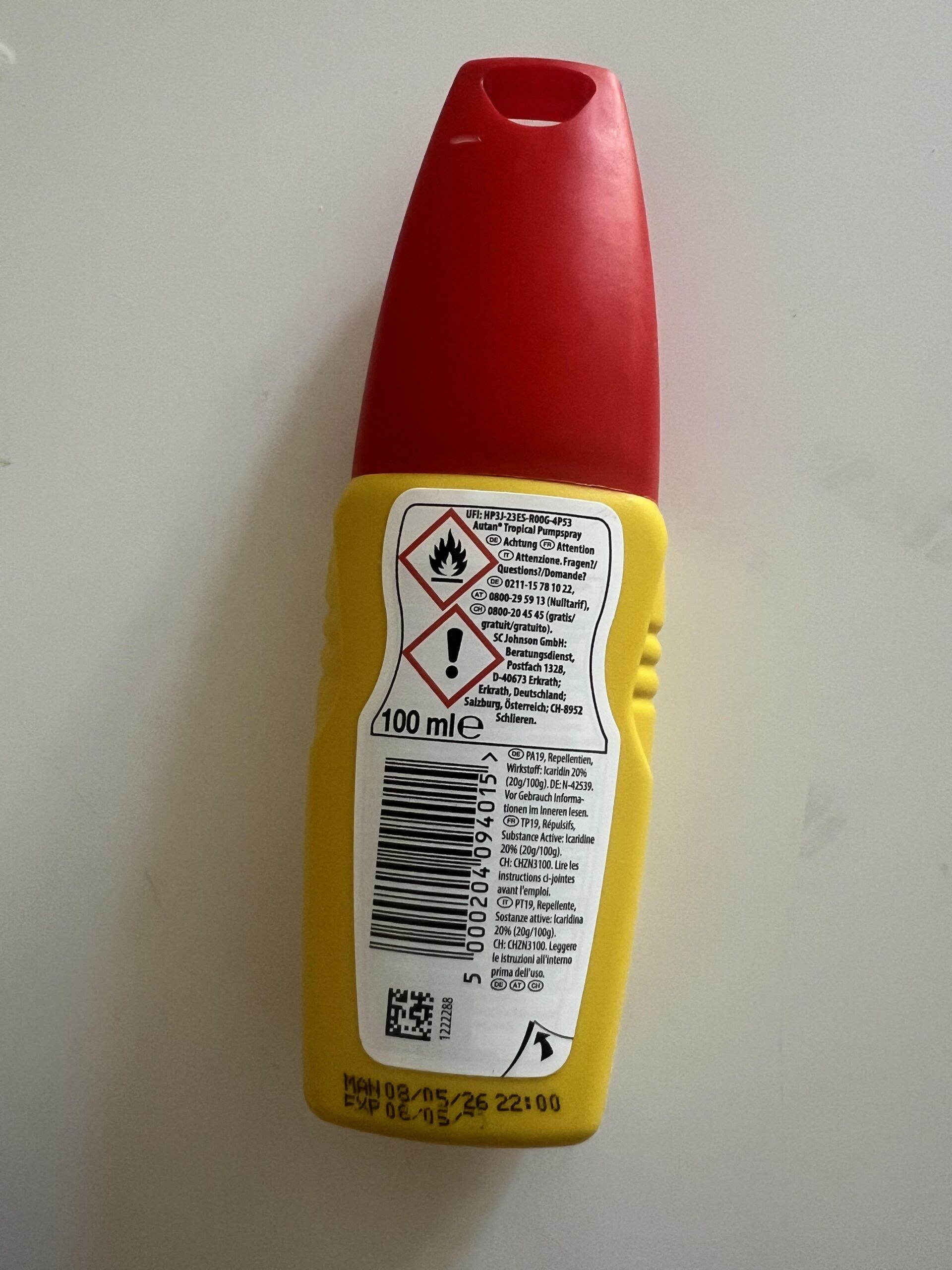 Original photo of the back of Autan Tropical Pumpspray 100 ml, showing 20 percent icaridin, hazard symbols and 100 ml content