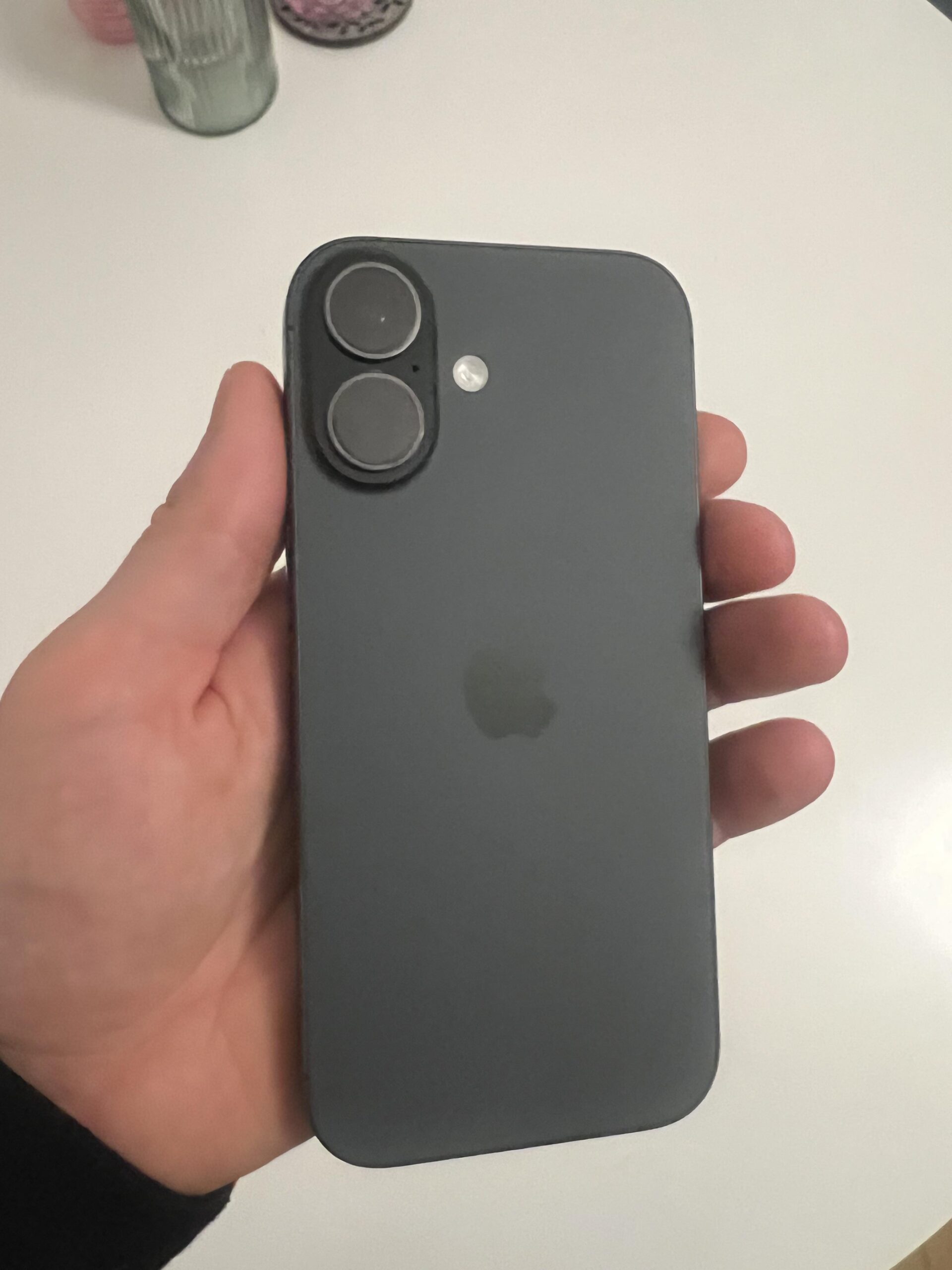 Rückseite meines Apple iPhone 17 256 GB Schwarz nach etwa sechs Monaten täglicher Nutzung
