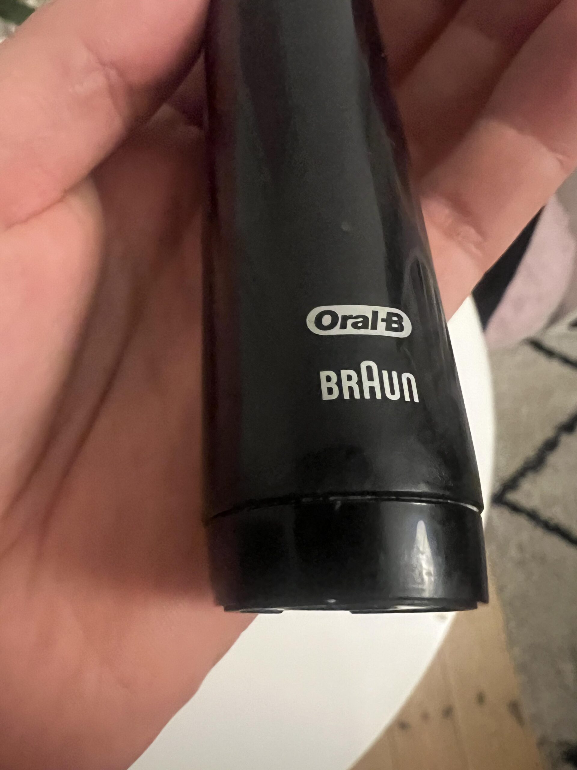 Unterseite des Oral-B Pro 3 3500 Handstücks