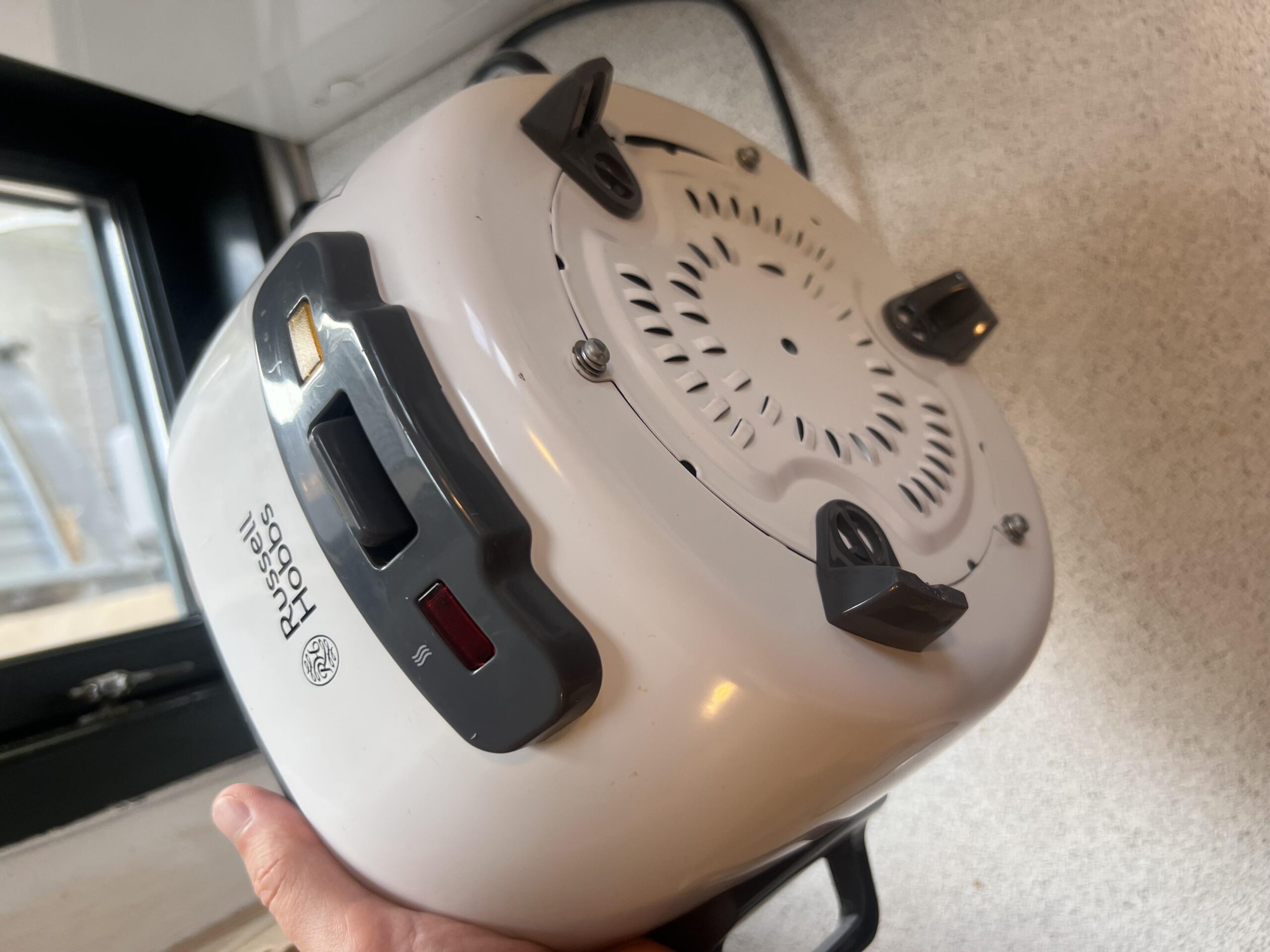 Unterseite des Russell Hobbs Large Rice Cooker nach Langzeitnutzung