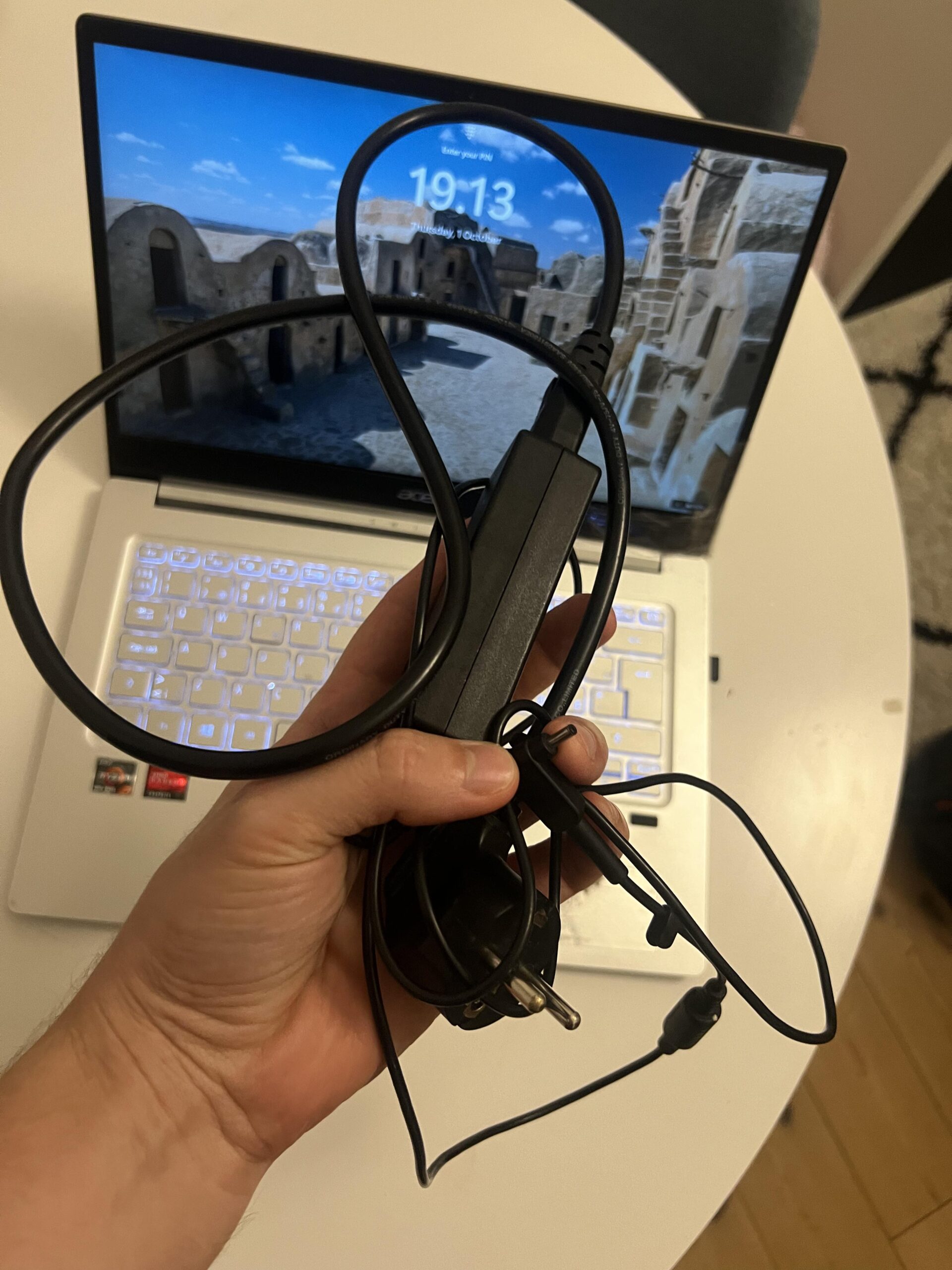 Original-Ladegerät des Acer Swift 3 funktioniert nach mehr als fünf Jahren noch