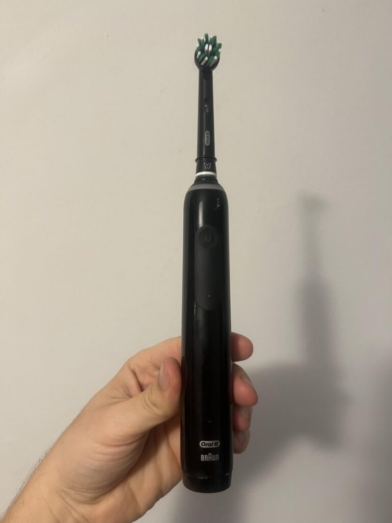Oral-B Pro 3 3500 Black Edition elektrische Zahnbürste von vorn nach mehr als einem Jahr Nutzung