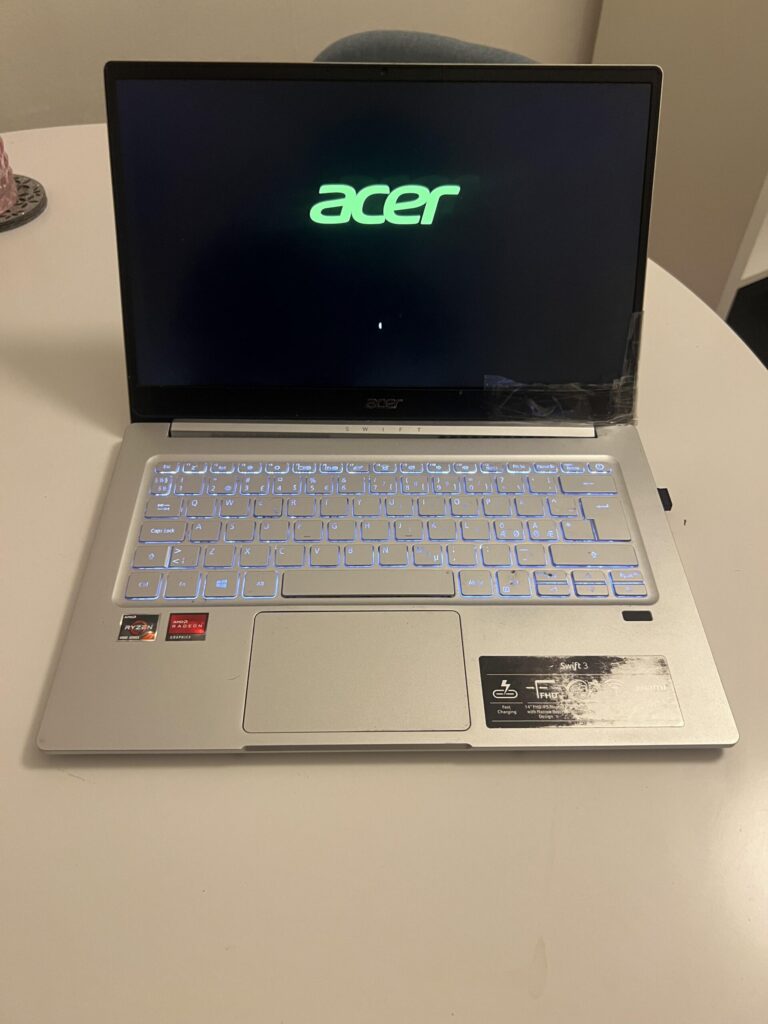 Acer Swift 3 SF314-42 Laptop von vorn nach mehr als fünf Jahren Nutzung