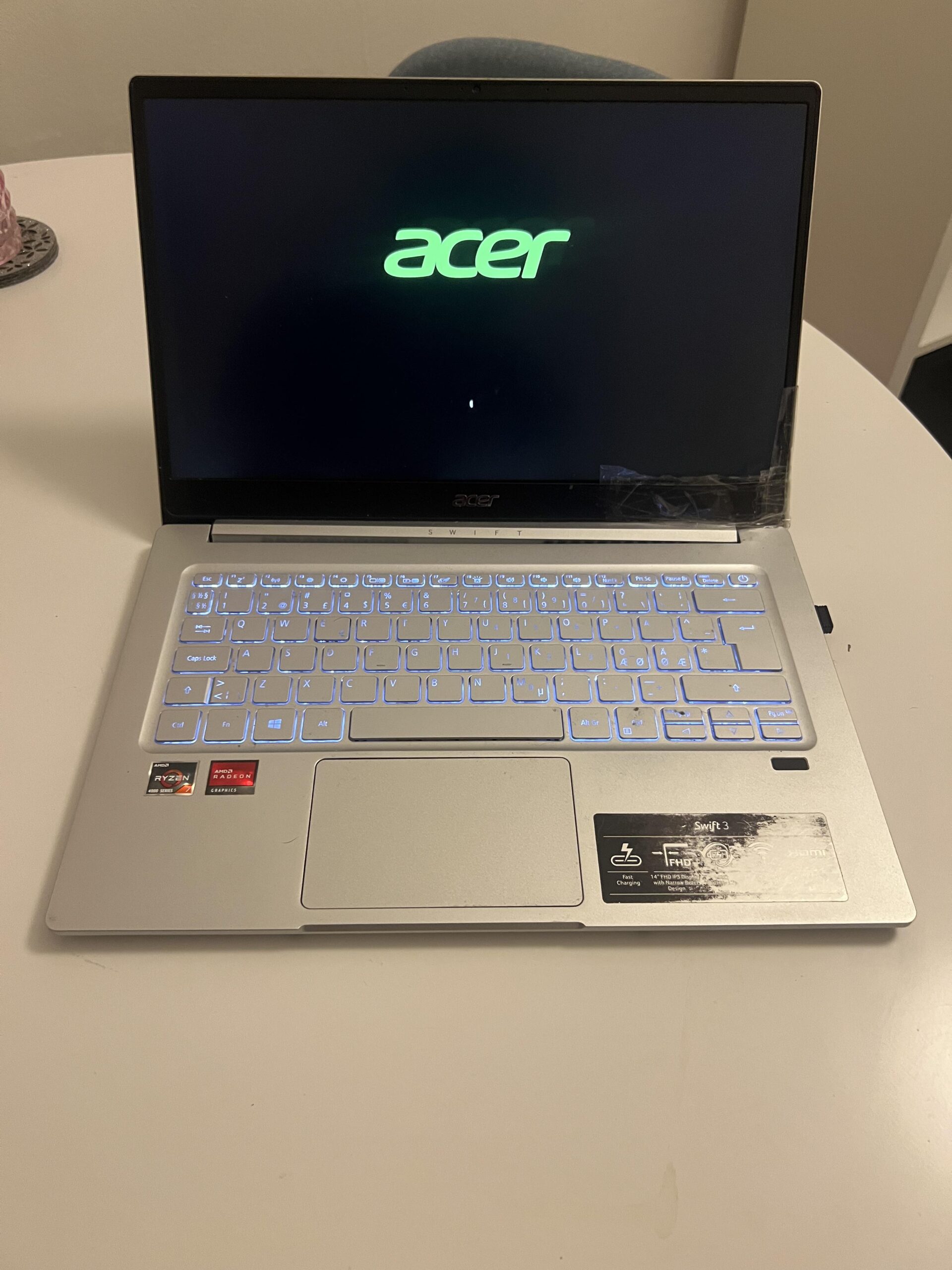 Acer Swift 3 SF314-42 Laptop von vorn nach mehr als fünf Jahren Nutzung
