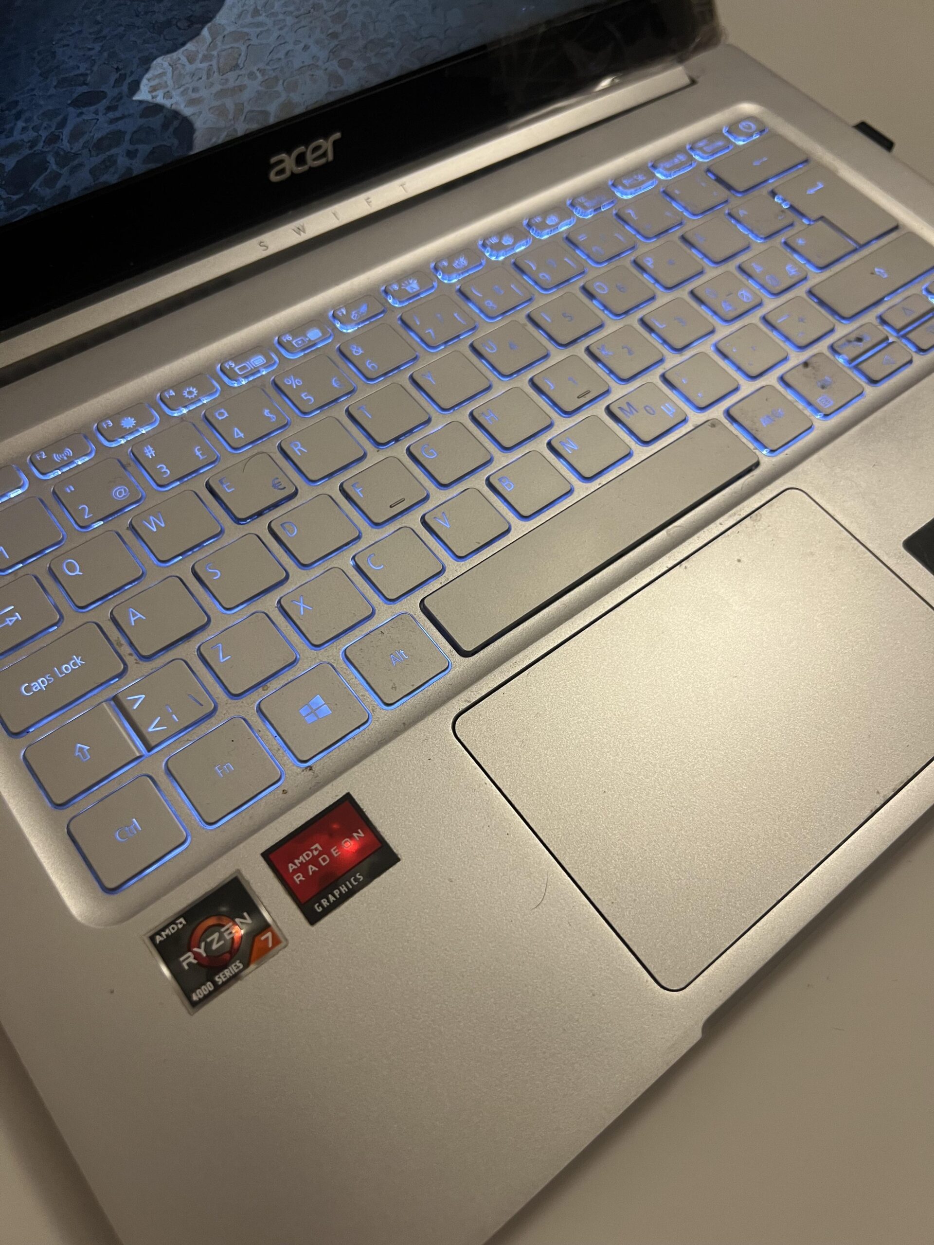 Tastatur des Acer Swift 3 SF314-42 nach mehr als fünf Jahren Studium