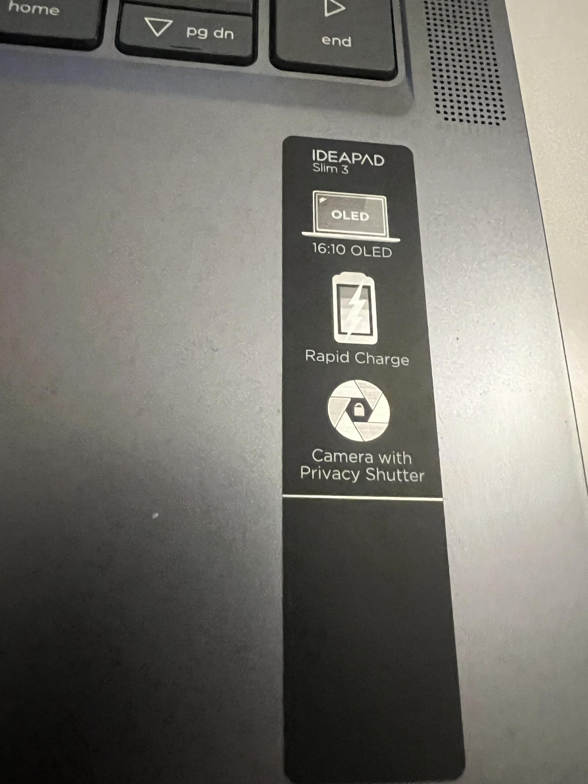 Modellaufkleber des Lenovo IdeaPad Slim 3 14ARP10 für 83K60055MX