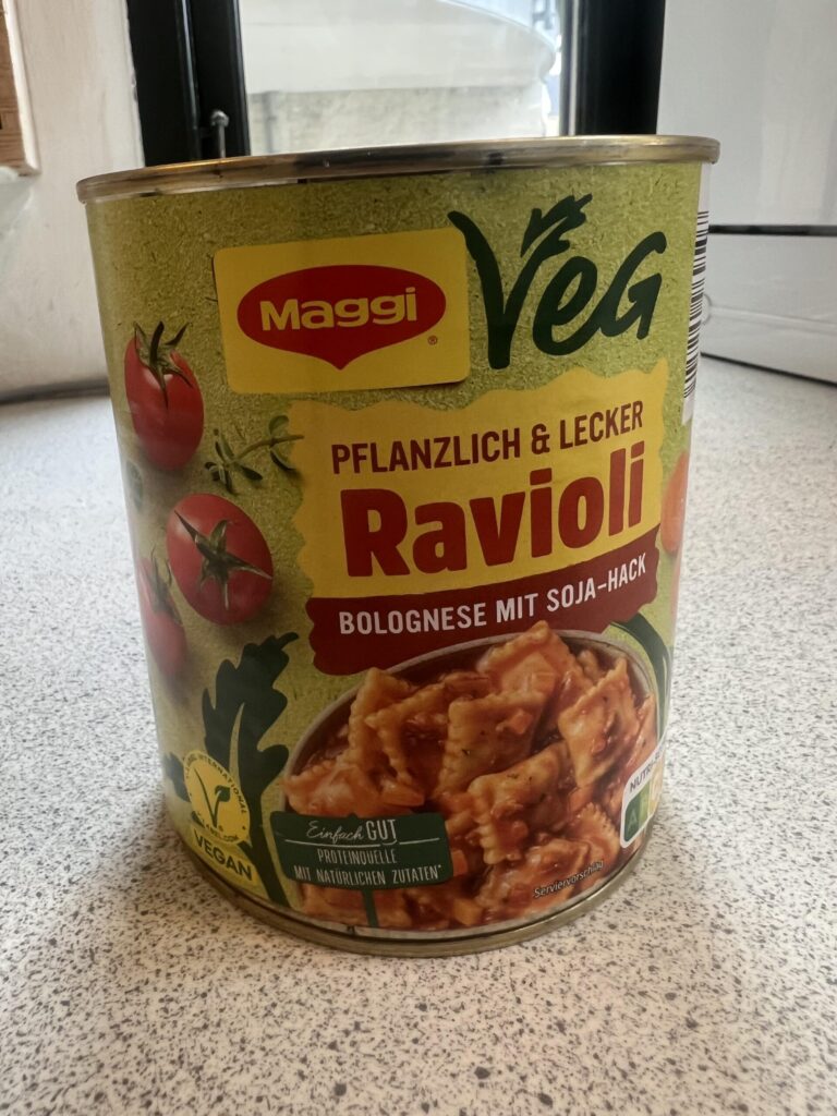 Maggi Veg Ravioli Bolognese 800 g can front label photographed for my review