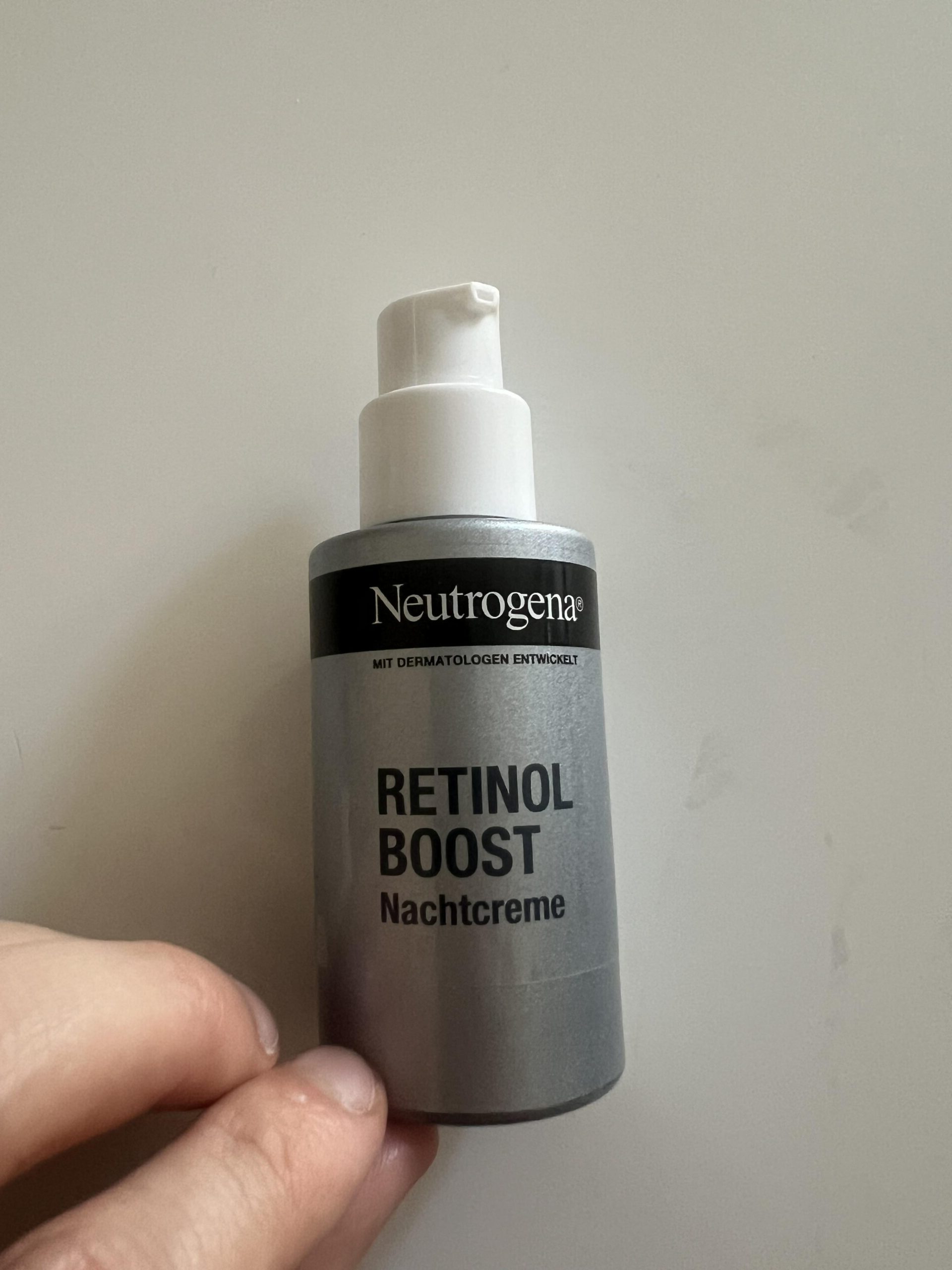 My actual Neutrogena Retinol Boost Nachtcreme 50ml night cream bottle photographed from the front, with grey body and white pump
