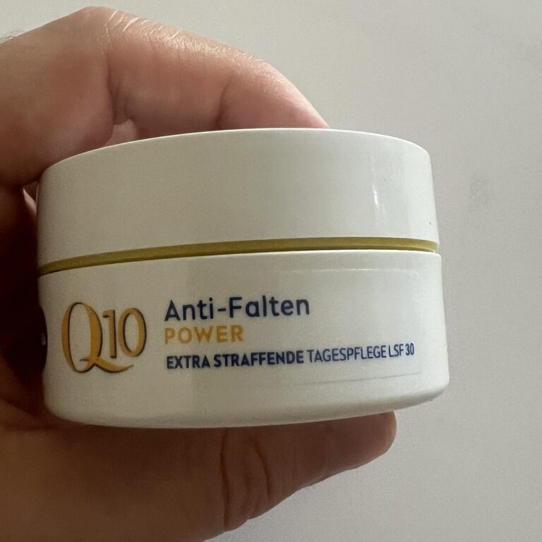 Personal photo of NIVEA Q10 Anti-Falten Power Extra Firming Day Cream 50 ml jar clearly showing LSF 30 on German label
