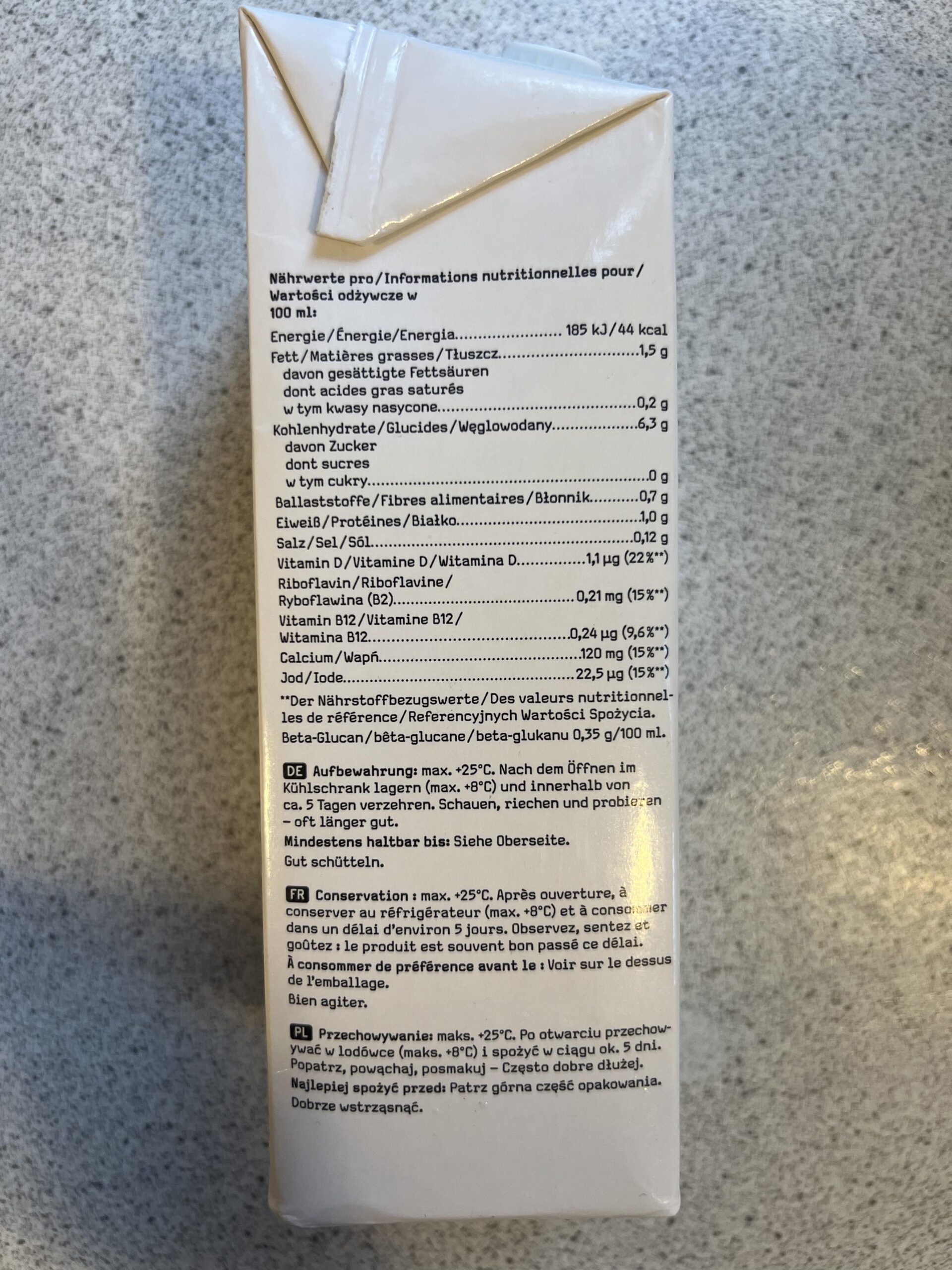 Original nutrition panel of Oatly No Sugars one-litre carton with 44 calories, 0g sugars, 6.3g carbohydrates and added micronutrients