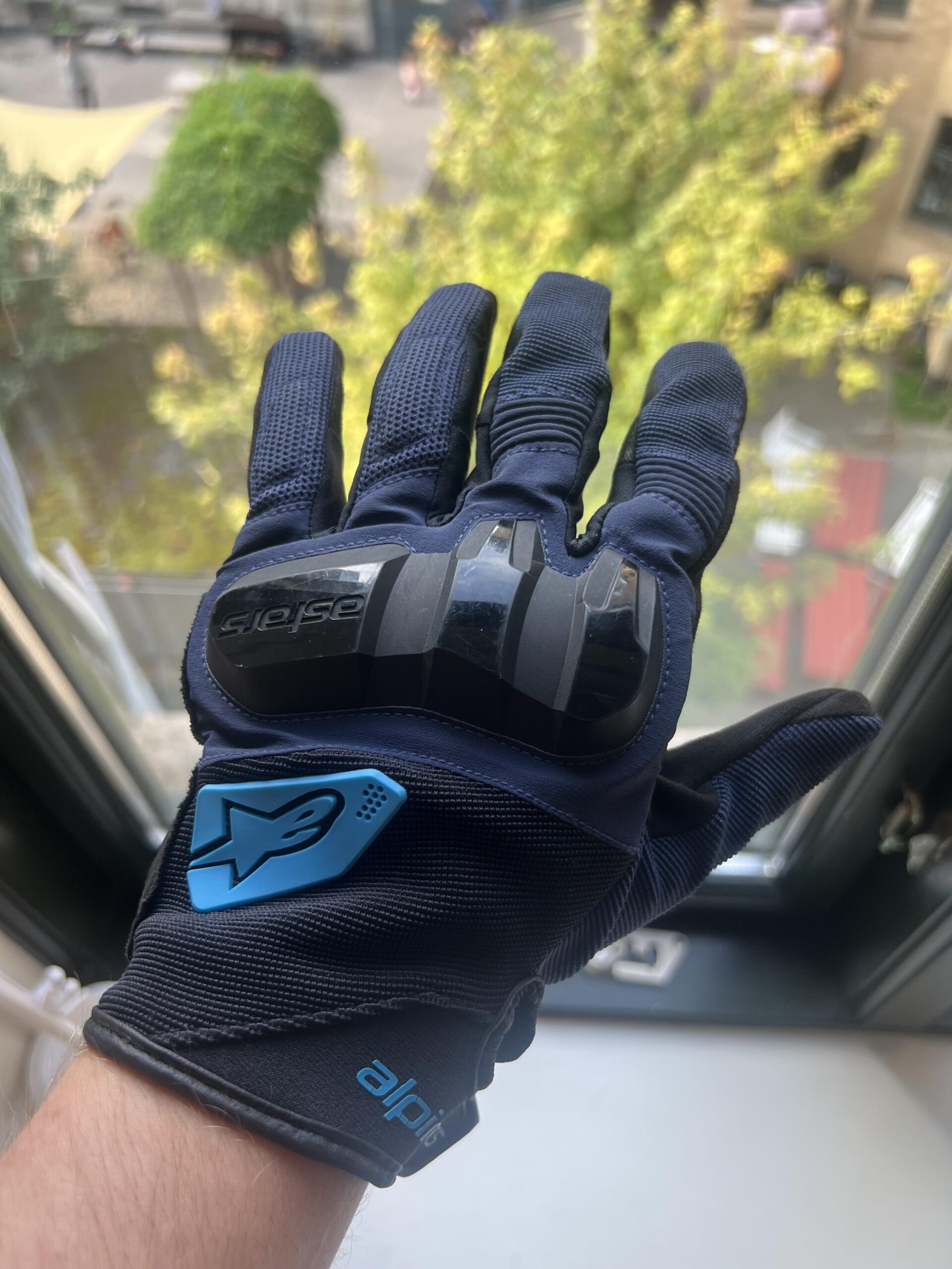 Alpinestars Chrome V2 gloves worn on hand after about 5,500 km