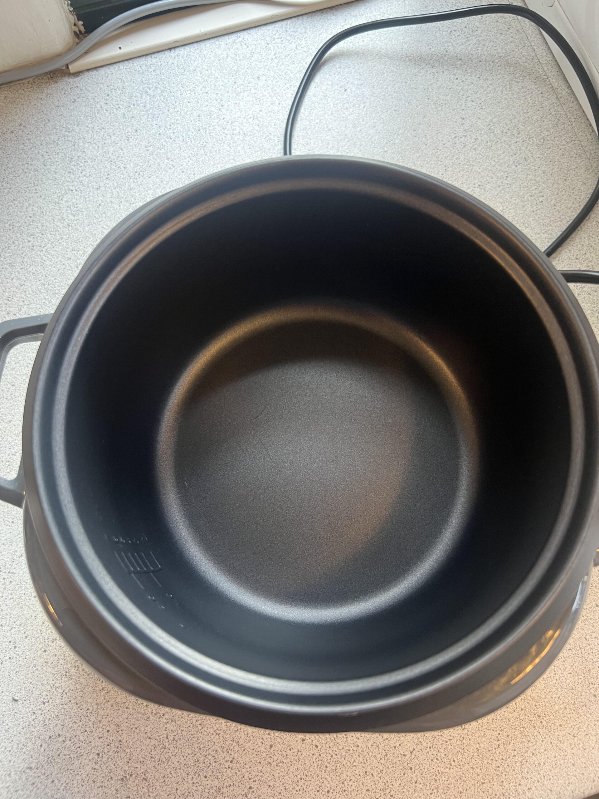 Herausnehmbarer Antihaft-Innentopf des Russell Hobbs Large Rice Cooker nach Langzeitnutzung