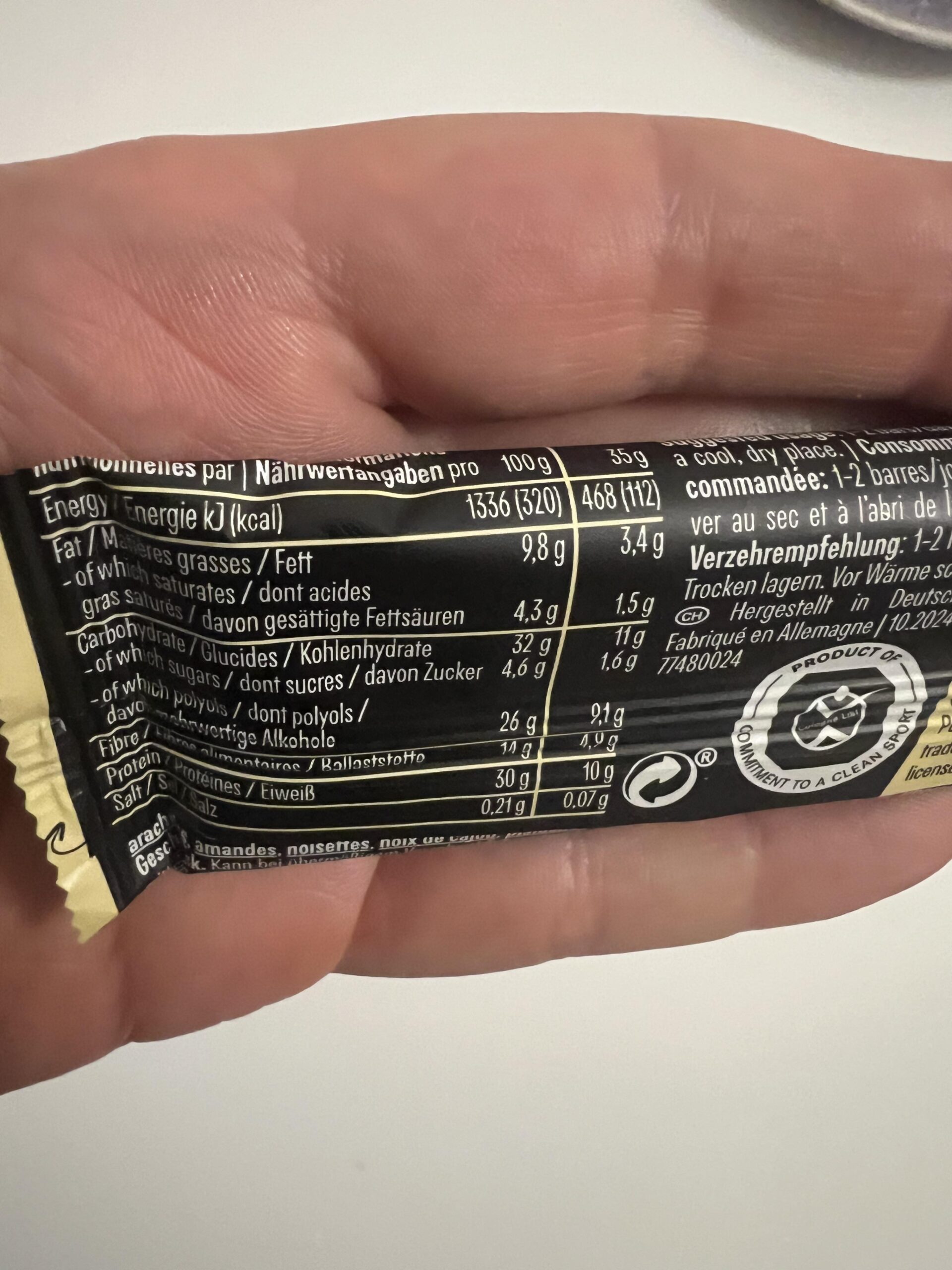 Nutrition label on the exact PowerBar Vanilla bar, showing 112 kcal, 10 g protein and 1.6 g sugars