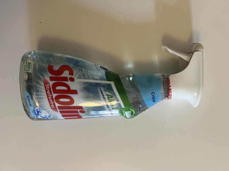 Original photo of my Sidolin Streifenfrei Cristal 500 ml bottle, showing its front label