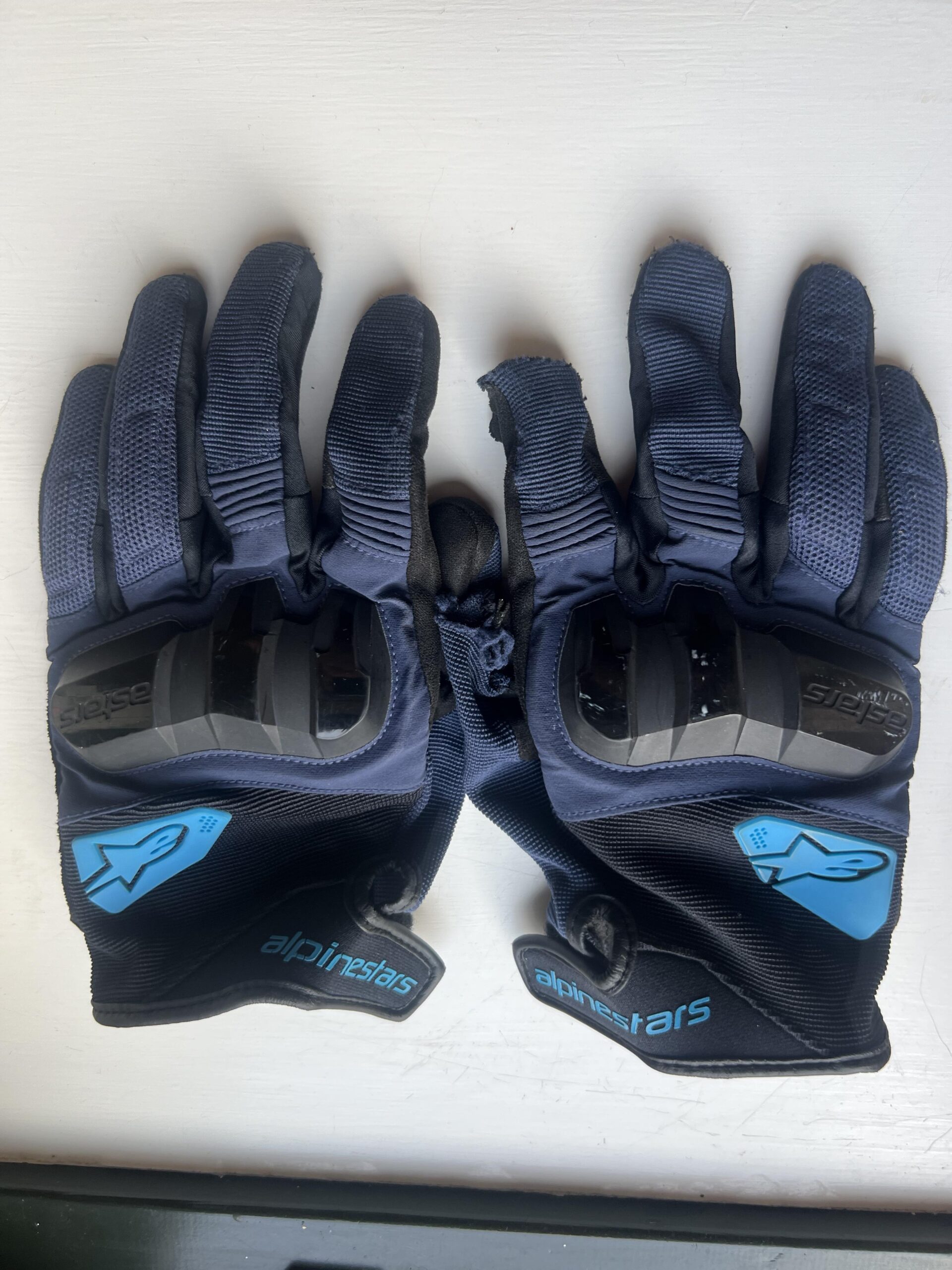 Top view of Alpinestars Chrome V2 gloves after about 5,500 km